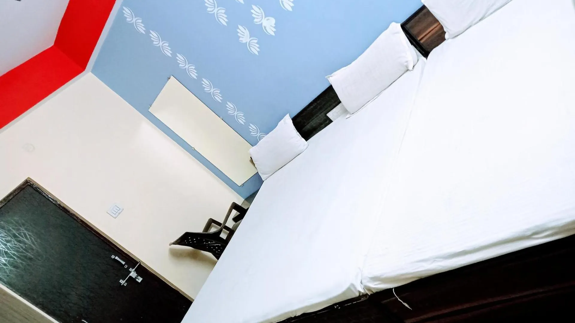 Hotel Shivaayy Banaras Near Kashi Vishwanath Temple Road Varanasi 2*,  India